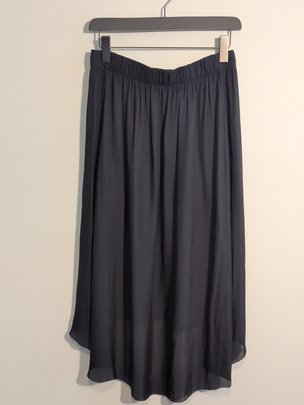 ARITZIA talula black hi-low midi skirt - size medium - Picture 6 of 9
